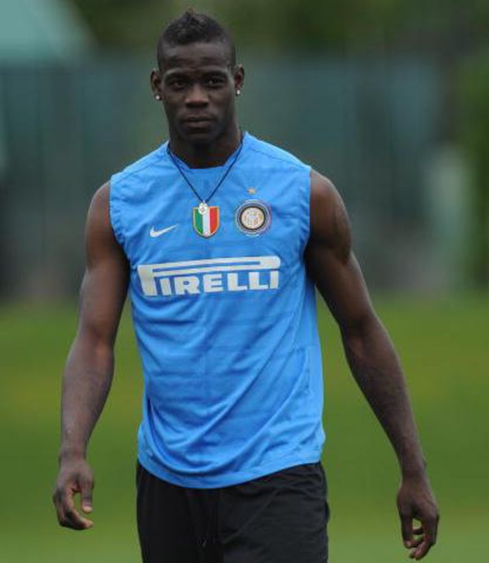 Ljósblátt fer Balotelli vel.