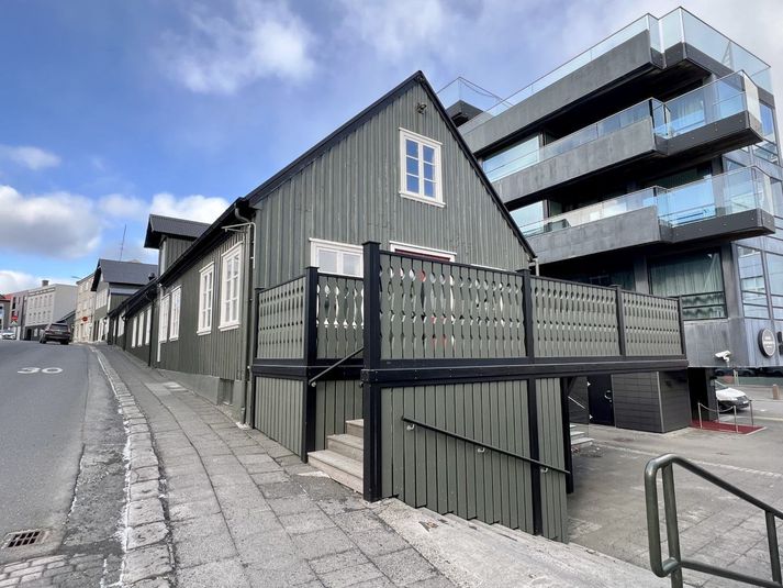 Naustið stendur við Tryggvagötu.