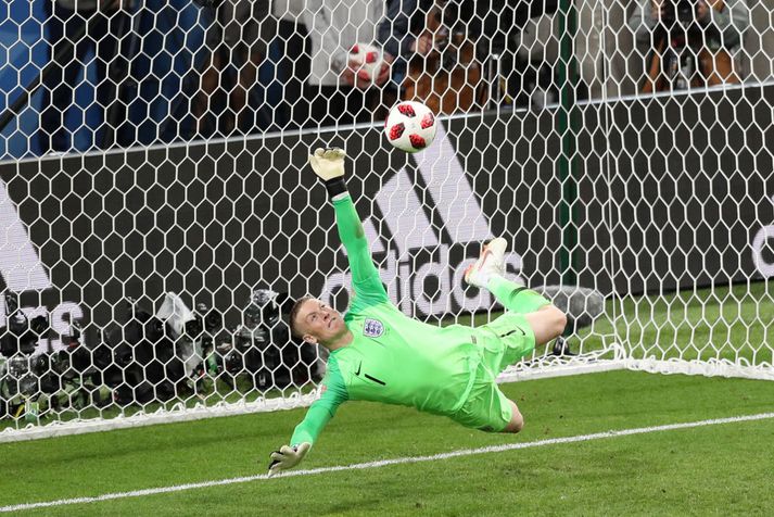 Jordan Pickford varði vítaspyrnu í vítaspyrnukeppni gegn Kólumbíu í 16-liða úrslitum HM.