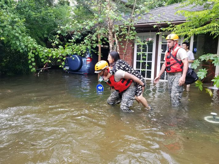 Fellibylurinn Harvey kom á land seint á föstudag.