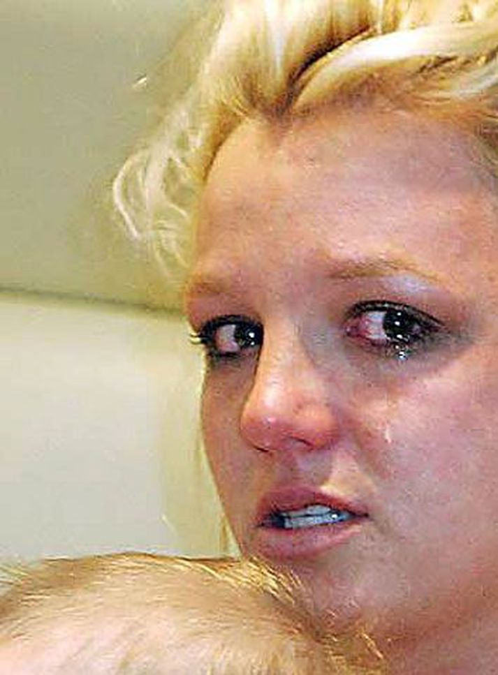Þekktur lýtalæknir hefur áhyggjur af útliti Britney Spears.
