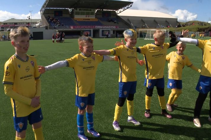 KA-menn sýna fagnið sitt en þeir voru ósáttir við dómgæslu í sigri liðsins stuttu fyrr.