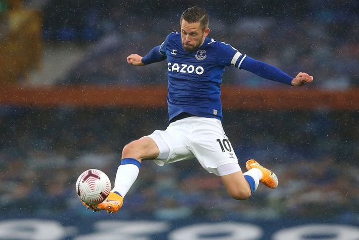 Gylfi Þór Sigurðsson á ferðinni með Everton liðinu um helgina.