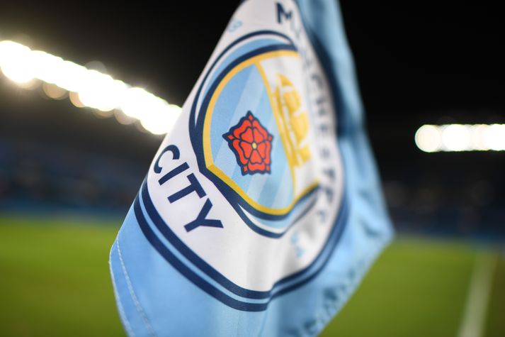 Manchester City slapp við félagaskiptabann.