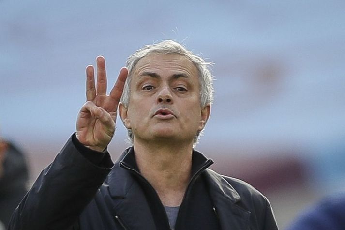 Mourinho sótti þrjá punkta á Villa Park í kvöld.