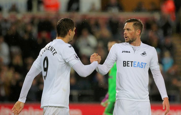 Fernando Llorente og Gylfi Þór Sigurðsson skoruðu mörk Swansea í sigrinum á Sunderland.