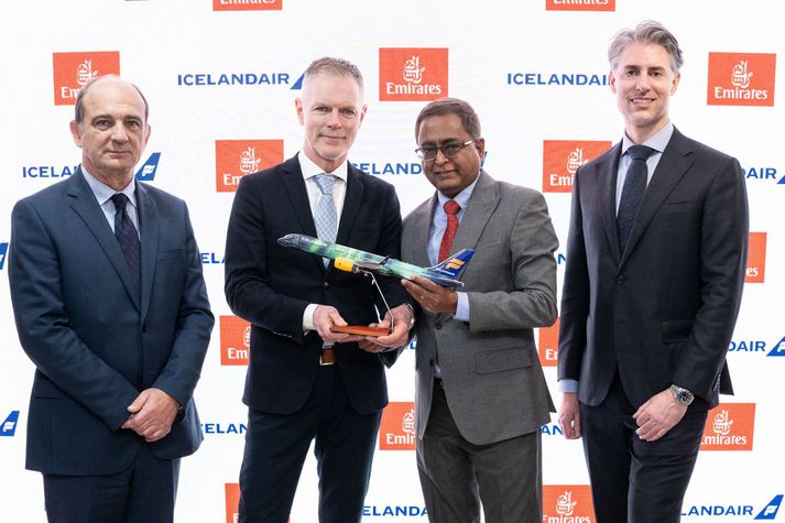 Viljayfirlýsingin var undirrituð í dag af Helga Má Björgvinssyni yfirmanni alþjóðasamskipta hjá Icelandair og Anand Lakshminarayanan, framkvæmdastjóra tekjusviðs hjá Emirates.