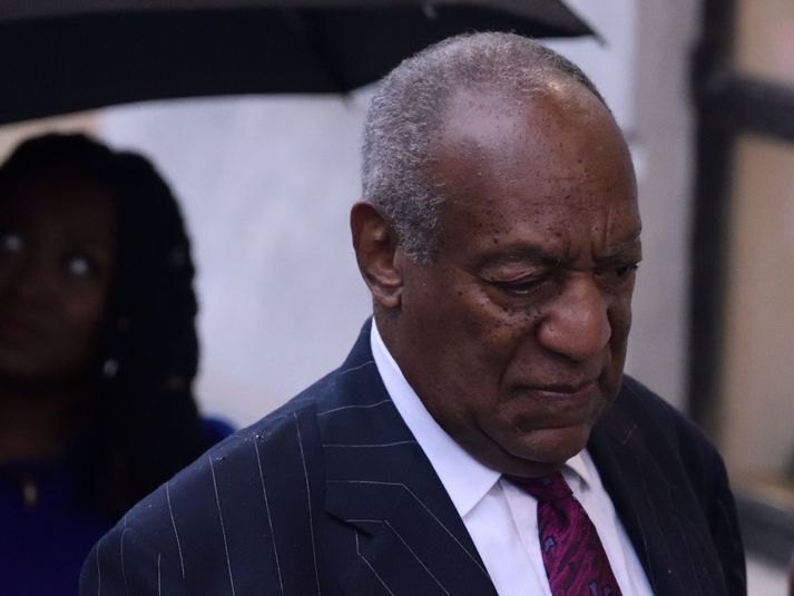 Bill Cosby var látinn laus eftir tveggja ára fangelsisvist.