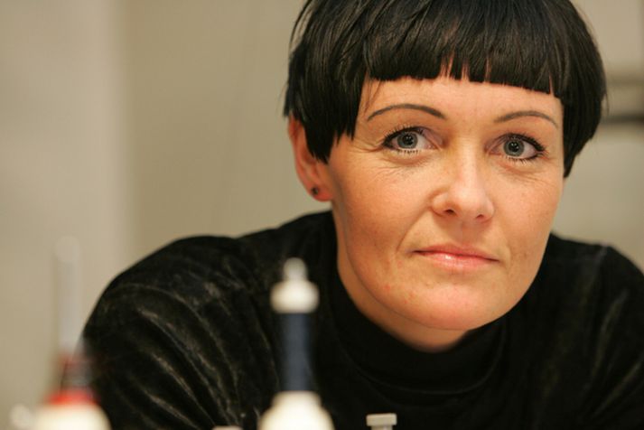 Selma Ragnarsdóttirir klæðskeri
heldur tískusýningu ásamt Ástu Vilhelmínu Guðmundsdóttur,Önnu
Guðný Laxdal, Berglindi Ómarsdóttur, Freydísi Jónsdóttur, Heiðu Eiríksdóttur,Hildigunni Sigurðardóttur og Þorbjörgu Valdimarsdóttur.