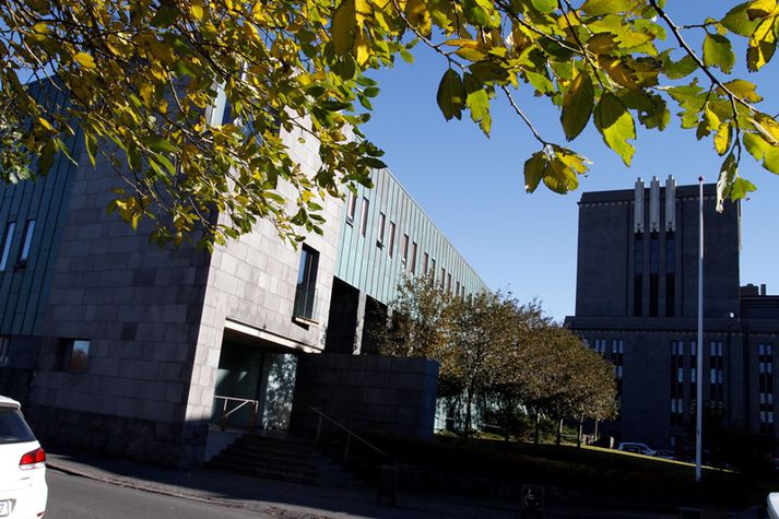 Við skýrslutöku tók konan fram að maðurinn hafi margoft nauðgað konunni og beitt hana líkamlegu ofbeldi án þess þó að hún hefði tilkynnt um slíkt til lögreglu.