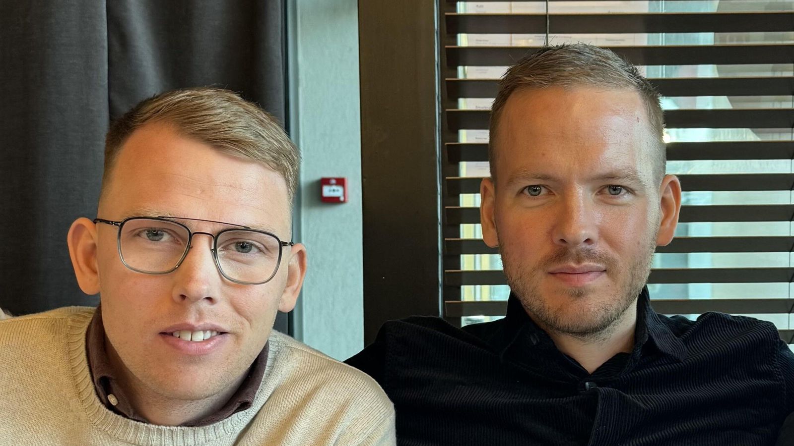 Ís­lenskt par flýr Dúbaí á eigin vegum