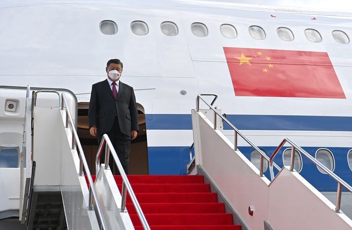 Xi Jinping hóf fyrstu opinberu ferð sína í rúmt tvö og hálft ár með því að fara til Kasakstan.