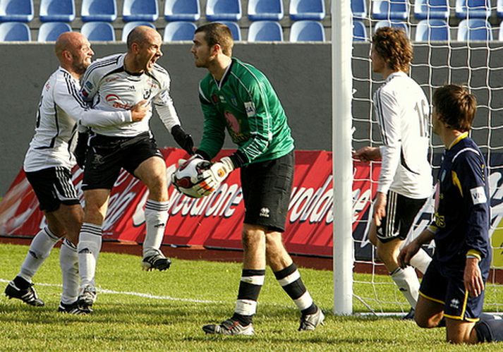 Bjarki Gunnlaugsson er kominn aftur í FH. Hér fagnar hann marki í leik með liðinu sumarið 2007.