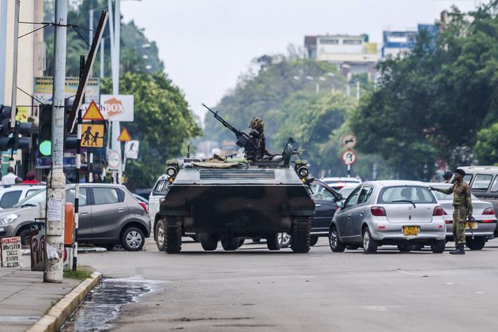 Hermenn eru nú á götum höfuðborgarinnar Harare.