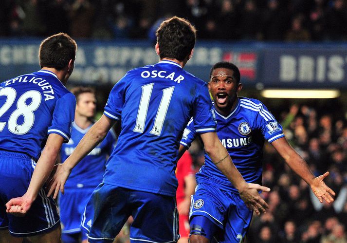 Samuel Eto'o fagnar marki sínu á Brúnni í dag.