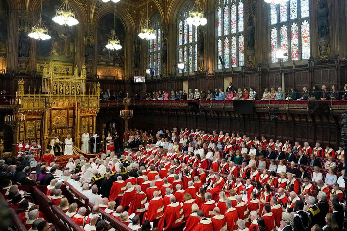 Í rúm sjö hundruð ár hefur lávarðadeild breska þingsins verið skipuð hertogum, jörlum og greifum sem erfðu sætin sín. Það breytist þegar þessu þingi lýkur í vor.