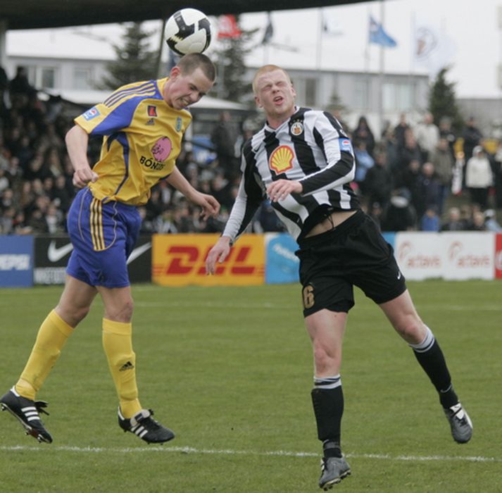 Baldur Sigurðsson, til hægri, skoraði sigurmark KR.