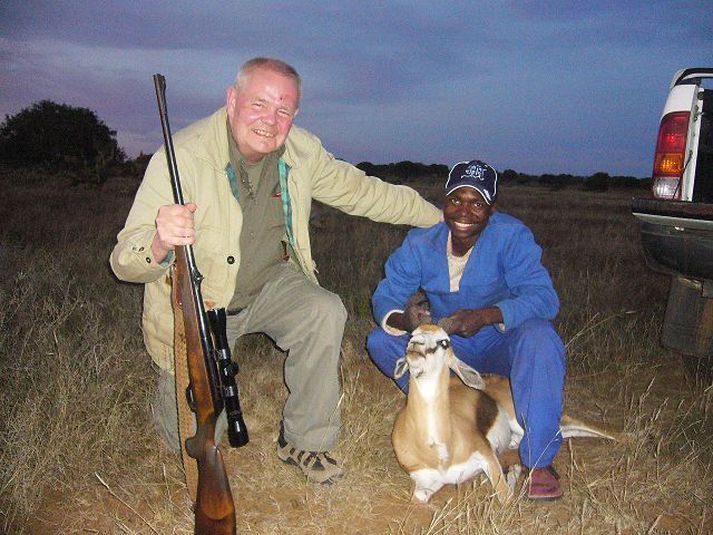 Óli hefur meðal annars stundað skotveiðar á ferðalagi sínu um svörtu álfuna.