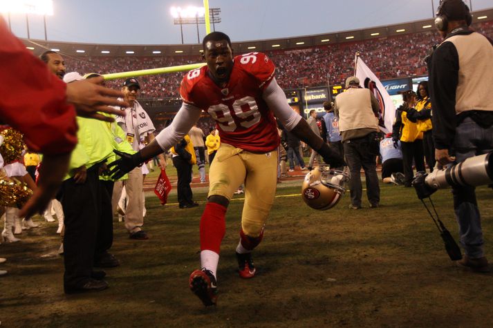 Aldon Smith var 193 sentímetrar á hæð og 116 kíló af vöðvum þegar hann var stjörnuleikmaður í NFL-deildinni.