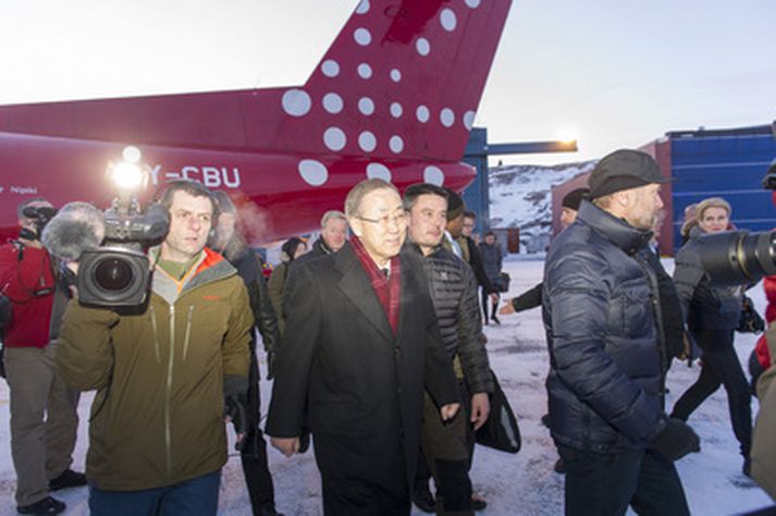 Ban Ki-moon á flugvellinum í Ilulissat við Diskó-flóa. Þar var 20 stiga frost.