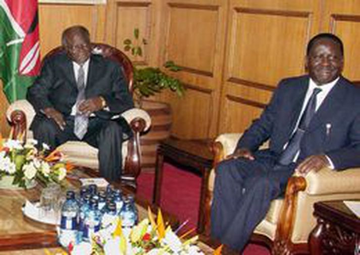 Mwai Kibaki og Raila Odinga mynduðu þjóðstjórn fyrr á árinu.