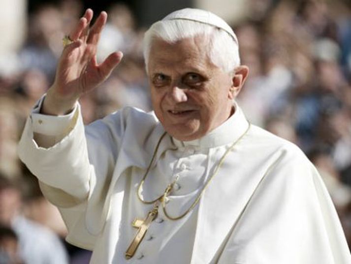 Benedikt XVI. páfi baðst á laugardag afsökunar á kynferðisbrotum innan kaþólsku kirkjunnar á Írlandi.