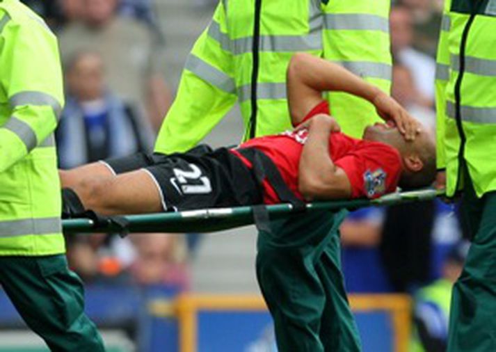 Silvestre meiddist í leik gegn Everton