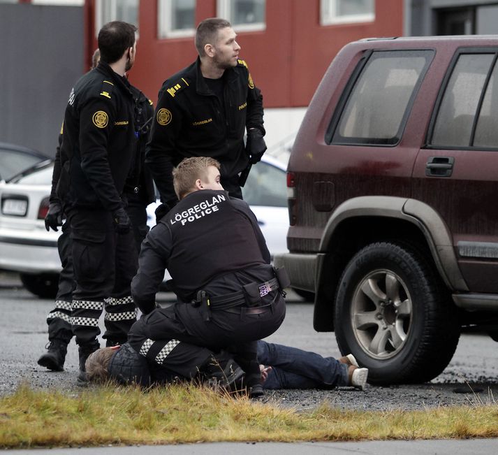 Lögreglan var með umfangsmiklar aðgerðir fyrir utan Fellsmúla í síðustu viku.