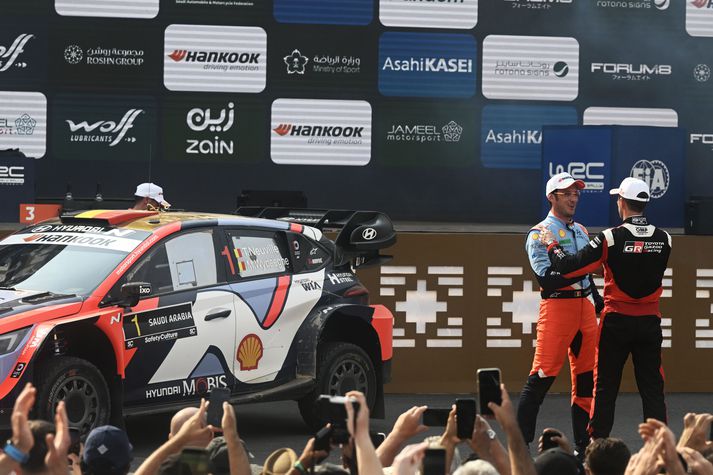 Ökumennir Thierry Neuville og Sebastien Ogier munu ekki geta endurtekið sigurinn sinn í Sádi-Arabíu.