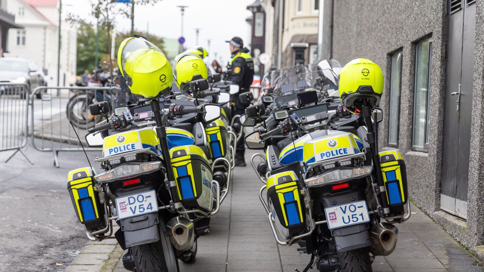 Hand­tekinn vegna stunguárásarinnar