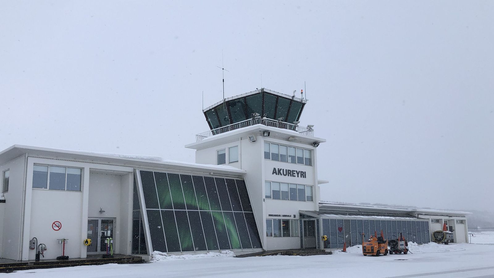 Innan­lands­flugi af­lýst