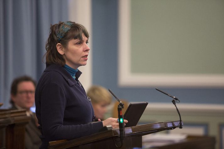„Það verður nánast ómögulegt að breyta eitthvað til um það hvernig við viljum að haga okkar alþjóðaviðskiptum því við verðum svo geirnegld inn í þetta,“ segir Birgitta Jónssdóttir, þingmaður Pírata, um TISA-samninginn.
