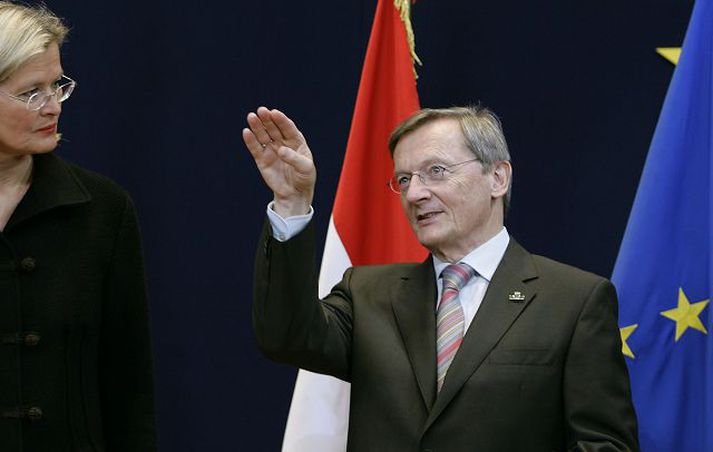 Wolfgang schussel austurríkiskanslari Á annað þúsund blaðamenn frá 65 ríkjum fylgdust með leiðtogafundi Evrópusambandsins sem lauk í Brussel á föstudag. Fundurinn var tíðindalítill. Leiðtogarnir ákváðu að auka samstarfið og var sérstaklega minnst á að tryggja frið, velsæld og samstöðu, bæta öryggi, efla sjálfbæra þróun og standa vörð um evrópsk gildi.