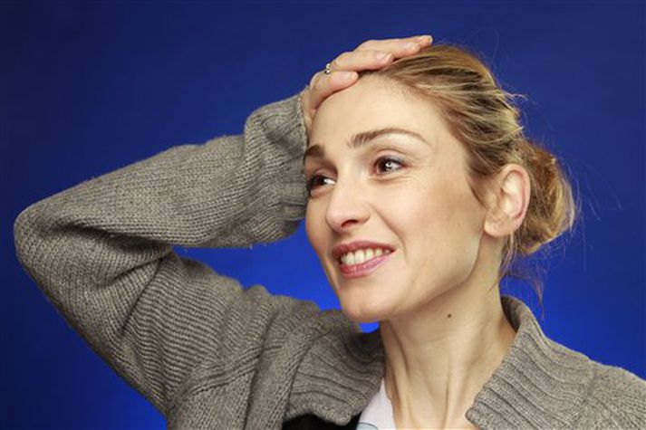Julie Gayet. Lögmaður hennar hefur krafist þess að Closer taki niður af vefsvæði sínu umfjöllun um meint samband hennar við franska forsetann.