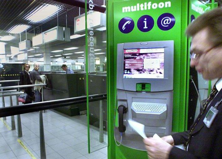 Mennirnir voru handteknir á flugvellinum í Amsterdam.