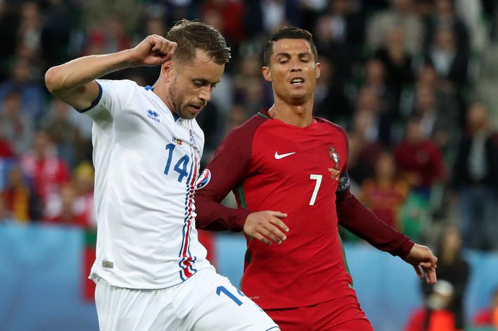 Kári Árnason og félagar héldu Ronaldo í skefjum.