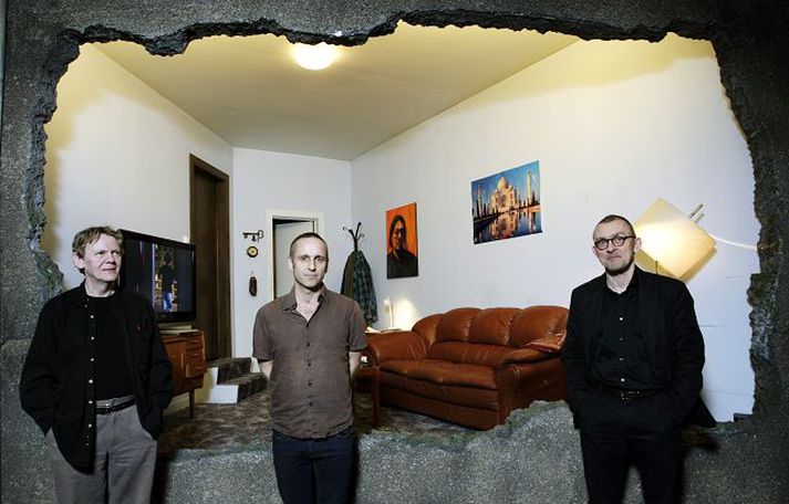 Eggert „Sigurhans“ Þorleifsson, Stefán Jónsson leikstjóri og Bragi Ólafsson leikskáld Hænuungarnir verða frumsýndir á laugardaginn: Einhvers konar harmrænn farsi, segir höfundurinn.Fréttablaðið/Anton