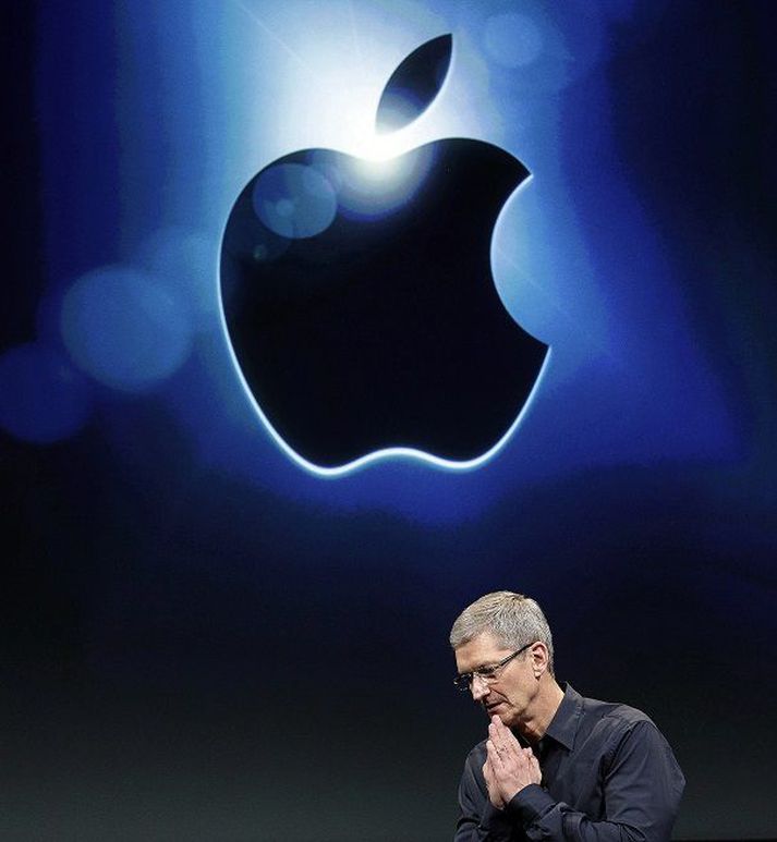 Tim Cook, stórnarformaður Apple, á hlutabréf í Apple að verðmæti 49 milljarða íslenskra króna.