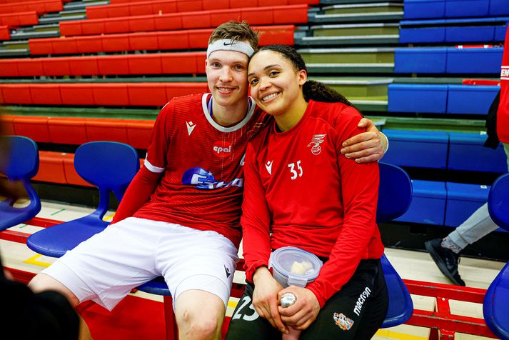 Handboltaparið Þorgils Jón Svölu Baldursson og Lovísa Thompson eftir sigur Vals á KA í úrslitaleik í Coca Cola bikar karla 12. mars. Fyrr um daginn unnu Lovísa og stöllur hennar í Val Fram í úrslitaleik Coca Cola bikars kvenna.