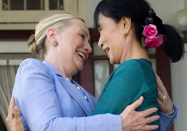 Clinton og Suu Kyi Eftir nærri tvo áratugi í stofufangelsi hitti Suu Kyi loks fulltrúa eins valdamesta ríkis heims.
nordicphotos/AFP