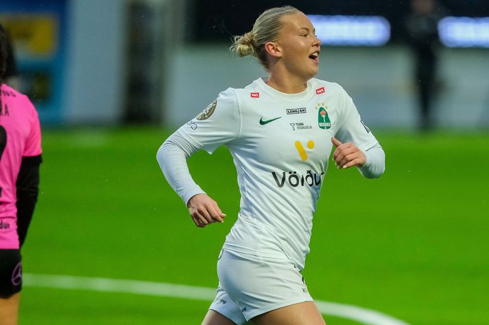 Líf Joostdóttir van Bemmel fagnar sigurmarkinu sínu í kvöld.