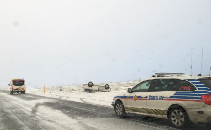 Ökumaður bílsins slapp án meiðsla.