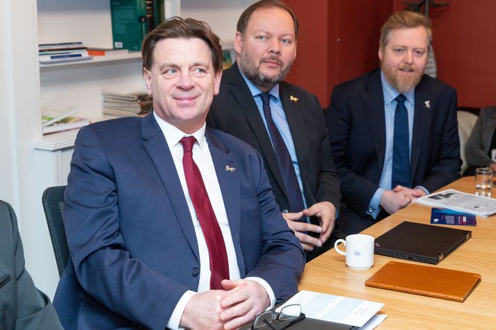 Karl Gauti segist einfaldlega bara hlýða og Bergþór Ólason tekur við í forsætisnefnd en hér eru þeir ásamt Sigmundi Davíð formanni flokksins árið 2019. 