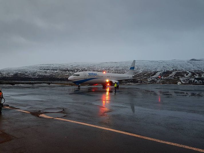 Boeing vél Enter Air á Akureyrarflugvelli í janúar.