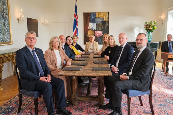 Umhverfis-, orku- og loftslagsráðuneytið, fjármálaráðuneytið, innanríkisráðuneytið og avinnuvegaráðuneytið eru með forgangsverkefni ríkisstjórnarinnar í loftslagsmálum á sinni könnu.