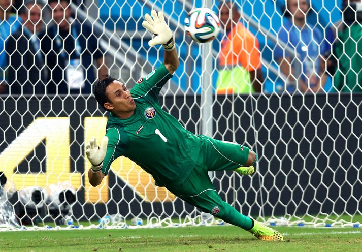 Keylor Navas ver úrslitaspyrnuna.