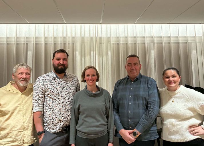 Viðræðunefnd VR/LÍV fékk umboð til þess að segja upp kjarasamningum í kjölfar fundarins. Halla Gunnarsdóttir, formaður VR, fyrir miðju.