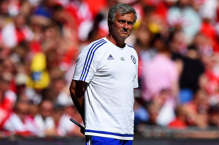Mourinho var sólbrúnn í leik Arsenal og Chelsea á dögunum.
