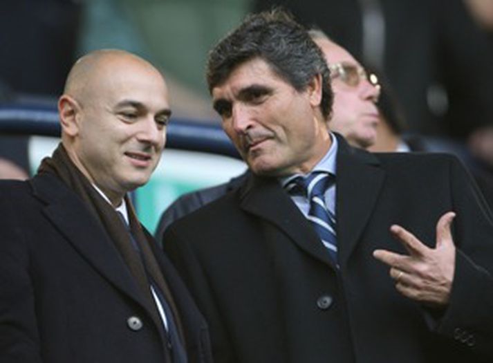Daniel Levy situr hér við hlið Juande Ramos