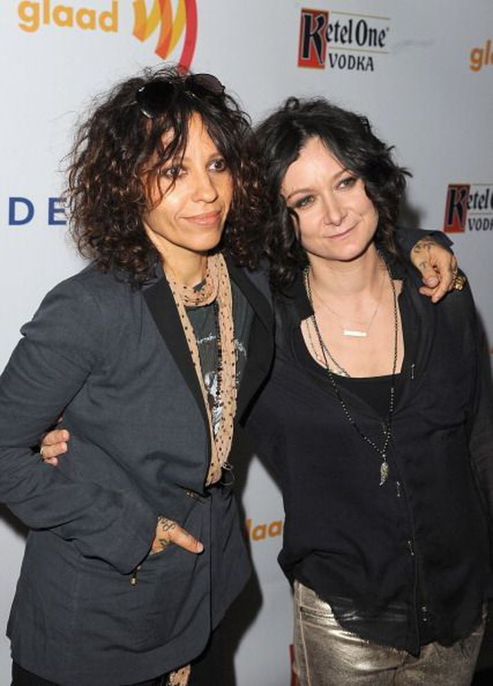 Sara Gilbert og Linda Perry eru trúlofaðar.
